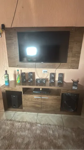 Rack com painel , de 1,80 por 1,80 pra Tv de até 60 polegadas, semi novo 