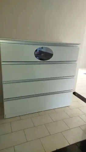 Cômoda 100% MDF feita Sob Medida com 4 Gavetas bem espaçosas | Excelente Estado