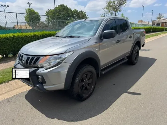Mitsubishi L200 Tri. Outdo. GLS 2.4 CD 4X4 Die. AUT 2021