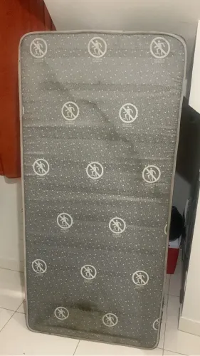 Vendo colchão de solteiro