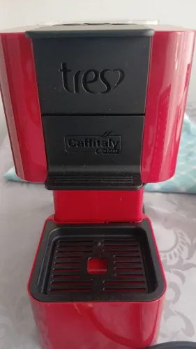 Vendo cafeteira três corações com suporte de cápsula