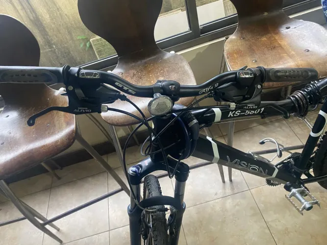 Bicicleta preta Vision 