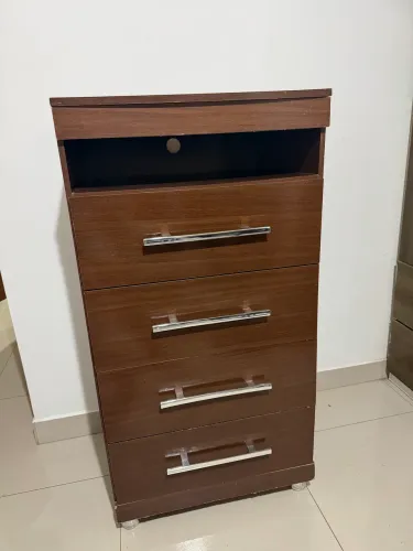 Cômoda de Madeira com 4 gavetas