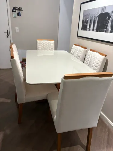 Mesa de laca 6 cadeiras semi nova 