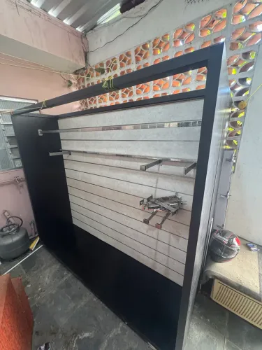 Expositor de roupa em mdf