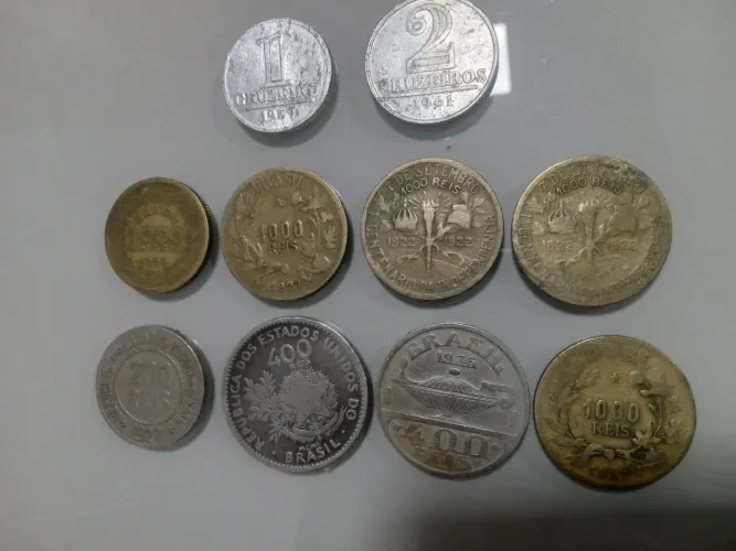 Vende-se moedas antigas