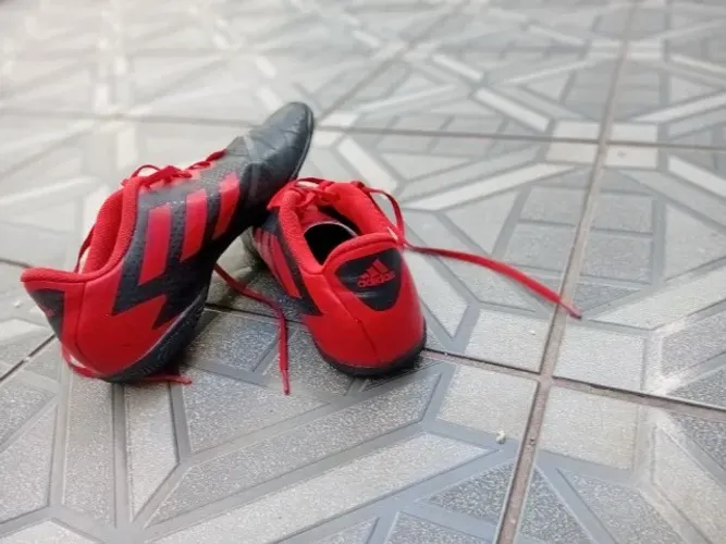 Chuteira adidas artilheira IV IN