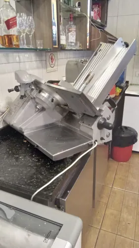 Vendo maquina de cortar frios marca filizola