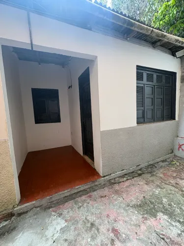 ALUGA-SE CASA NO SANTO AGOSTINHO 