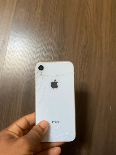 iPhone XR 256 apenas traseira e película trincada aparelho funcionando perfeitamente!!!