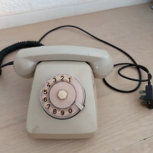 Telefone de disco vintage antigo