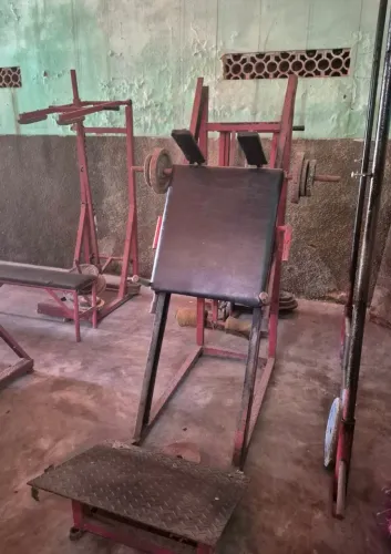 Equipamentos de Academia Clássicos, máquinas feitas de ferro.