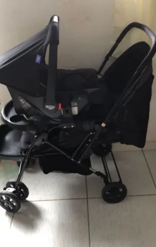 Carrinho de bebê com bebê conforto r$ 500