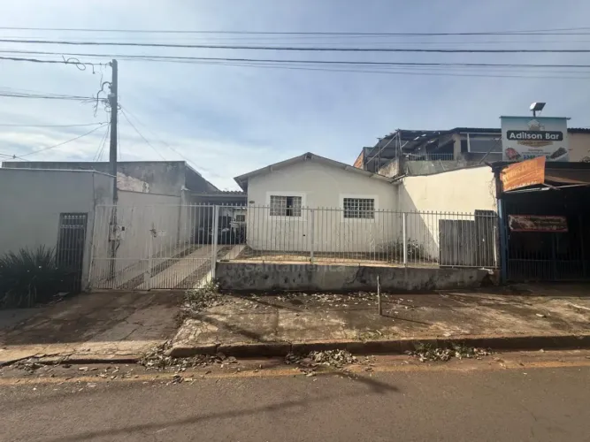 Casa à venda com 2 quartos no Parigot de Souza III, Zona Norte de Londrina