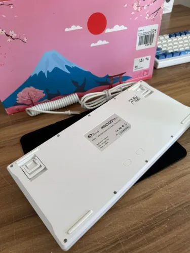 Teclado Mecanico Akko MOD007B HE Tokyo R2 Branco/Rosa Open Box sem detalhes