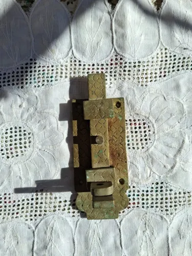 Trinco antigo em bronze