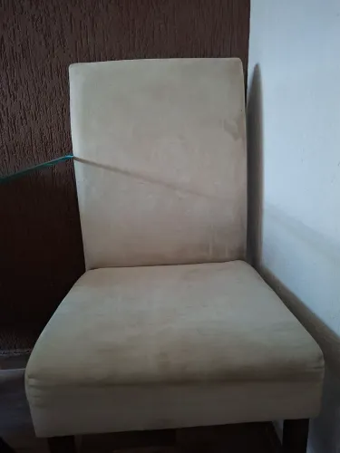 Mesa 4 cadeira. Base cavalete em madeira tampo de vidro. Cadeiras estofadas suedine bege