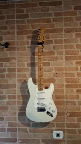 Guitarra Fender Squier