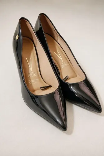 Scarpin Vizzano Preto Verniz Salto Médio - Elegante