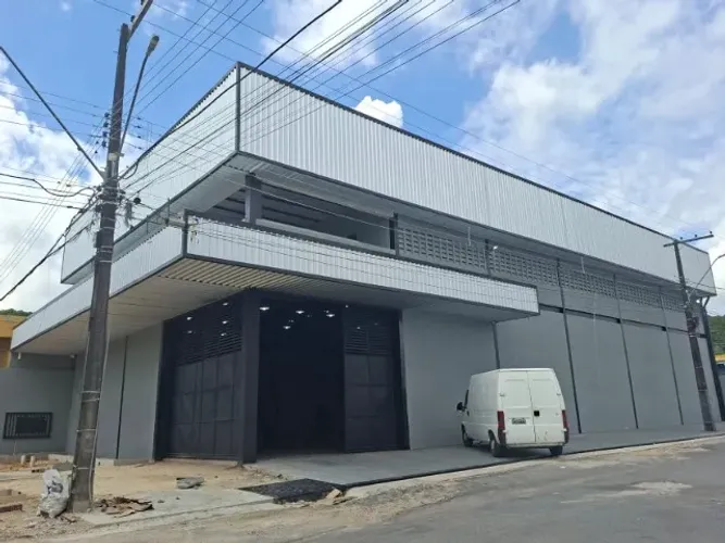 Galpão Novo 800m² | Alto Padrão | Acesso para Carretas | Próximo à Av. das Torres