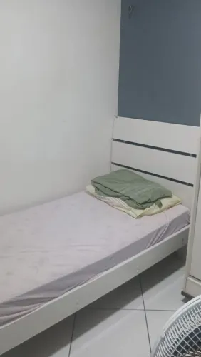Vendo guarda roupa cama de solteiro com o colchão 