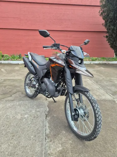 XTZ Lander 250, apenas 860 km