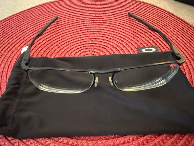 Óculos Oakley Voon Titanium 