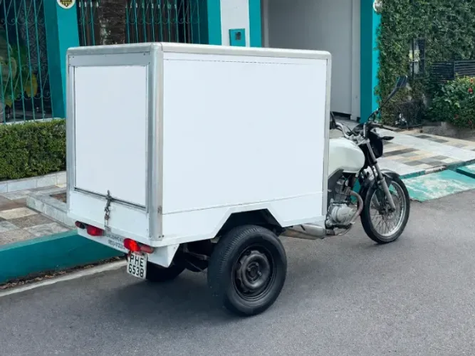 Honda CG Cargo 150 Triciclo de carga com baú