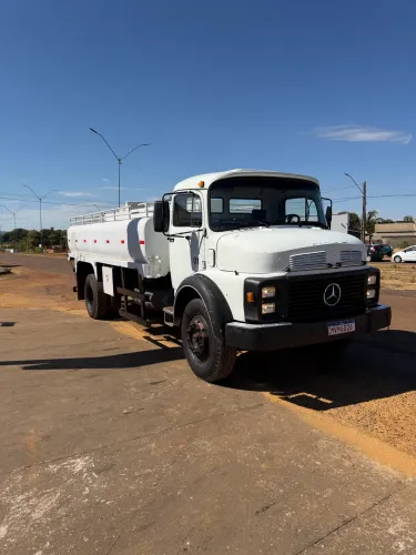 Caminhão pipa 1114