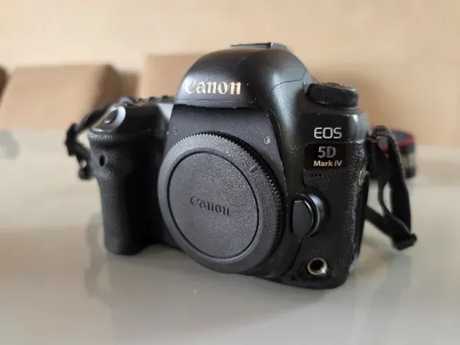 Camera Canon 5D Mark IV + Grip + Lente 24-105