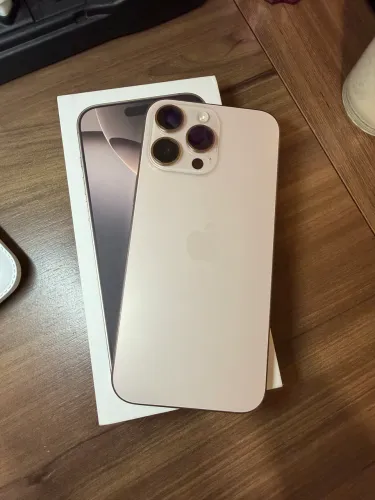 iPhone 16 Pro Max ? Desert Titanium 256gb ? 93% de bateria ? 100% original com caixa