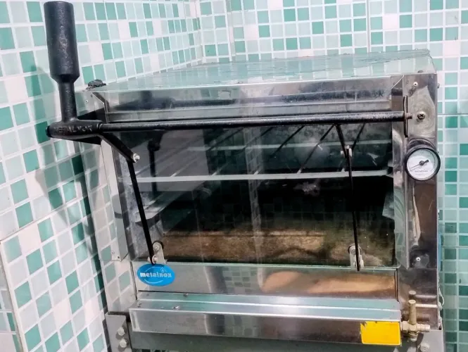 Forno Guilhotina a gás C/pedra Refratária.