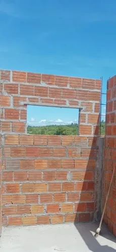 Estou precisando de 02 ajudantes prático de pedreiro 