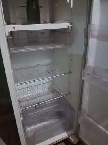 Vendo geladeira e TV antiga