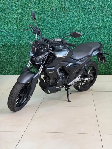 Yamaha Fazer FZ15 2025 baixa km, só 7751 km!