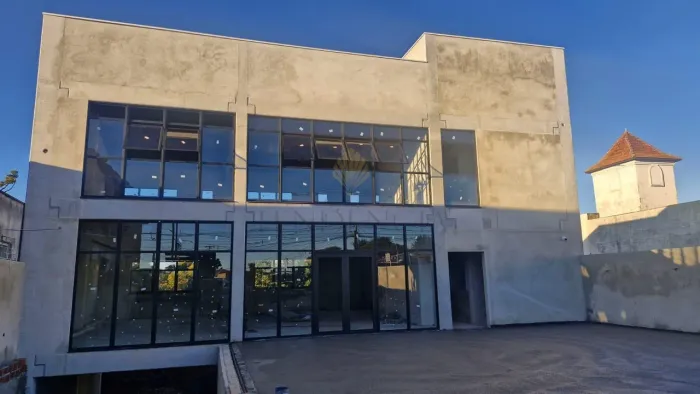 PRÉDIO COMERCIAL COM 400 m2 E 17 VAGAS EXCLUSIVAS PARA LOCAÇÃO - SANTA FELICIDADE