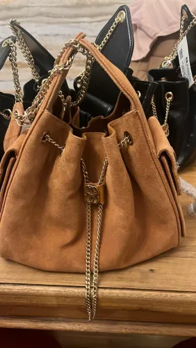 Bolsa lilibet media marrom camurça Schutz nova