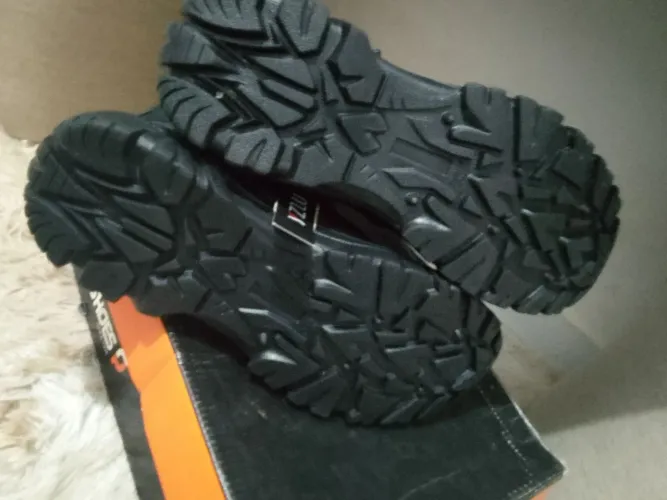 Vendo uma bota masculina da PEDSHOES n° 41