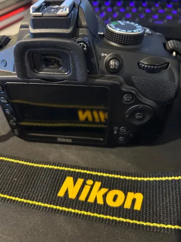 Câmera Nikon - POUQUISSIMO USADA
