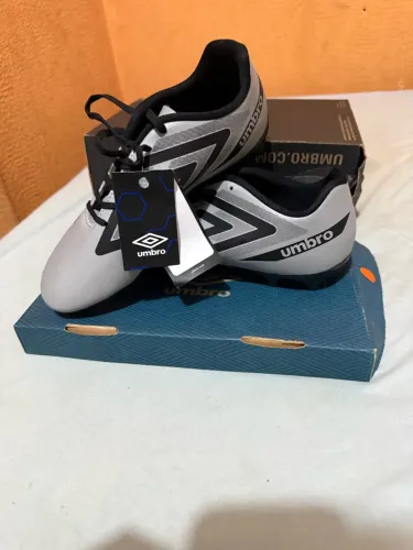 Chuteira da umbro original 