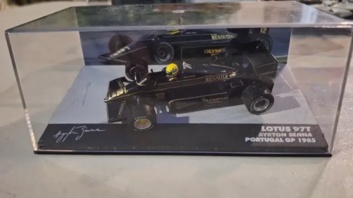 Miniatura F1 Lotus 97T - Ayrton Senna GP Portugal 1985 (Escala 1:43) - Impecável!