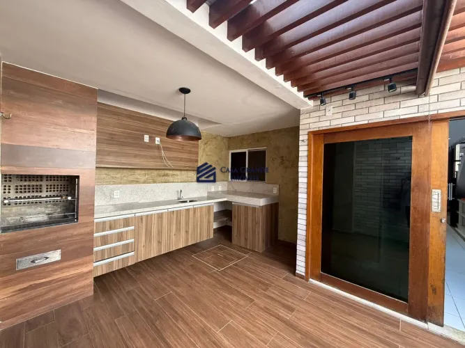Casa em Condomínio com 3 suítes