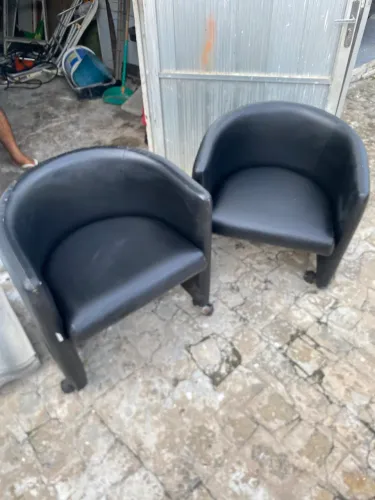 Vendo ou troco em celular 2 poltronas em couro