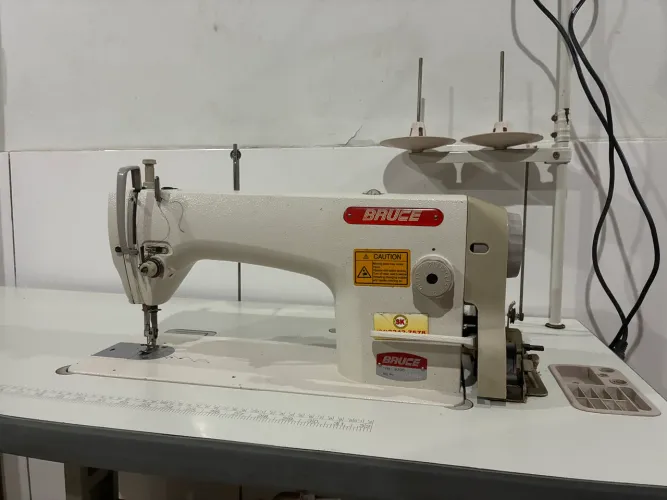 Máquina de Costura Reta