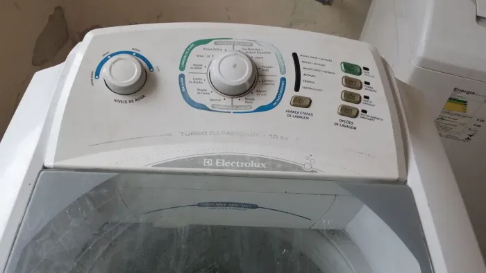 Vendo Maq de lavar roupa Electrolux 10kg