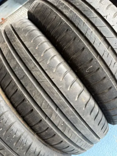 Pneu Michelin 185/65/15 80 % vida útil