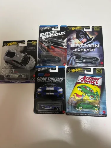 Carro hotwheels linha premium lacrado na caixa (caso interesse um mandar mensagem)