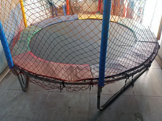 Vendo pula pula. Medindo 2,45. Não entrego retirar no bairro Jardim Holanda.