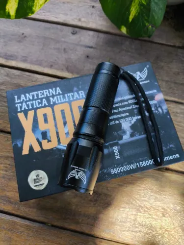 Lanterna Militar X900- Entrega grátis. Nova