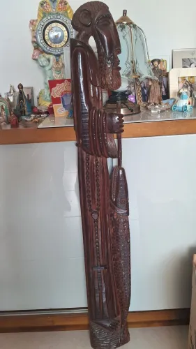 Antiga escultura escultura entalhada em madeira representando "São Pedro.NAO ENVIAMOS